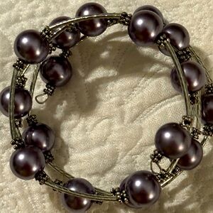 NWOT-Pretty Grey & Silver Colored Beaded Bracelet.